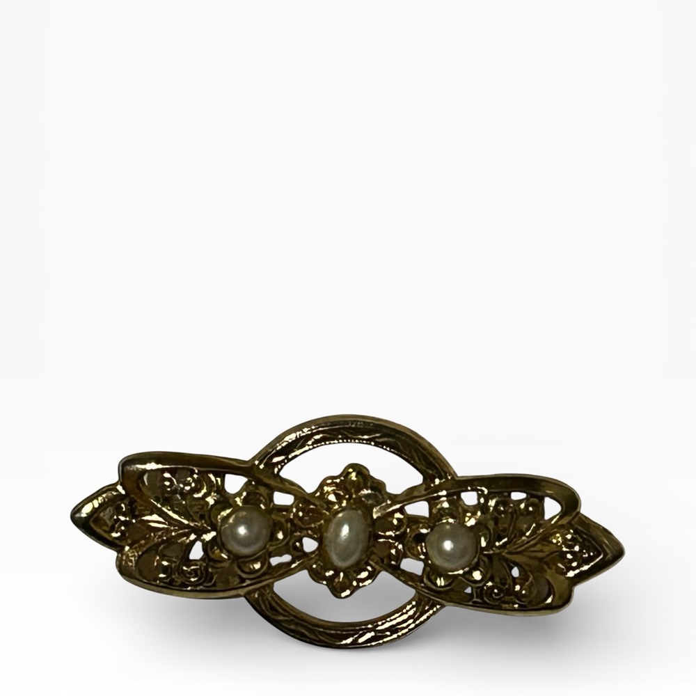 Elegant Vintage Gold Bow Brooch with Pearl Accents